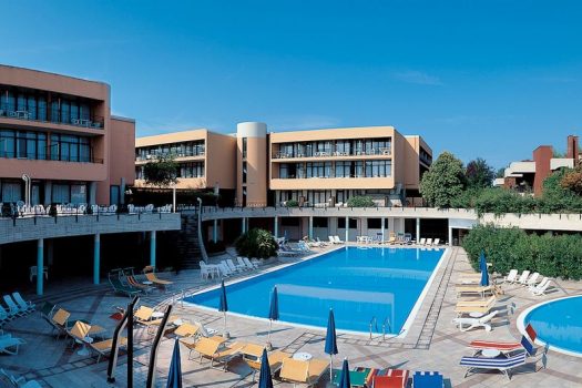 Hotel Residence HOLIDAY - POOL AREA (Copia)
